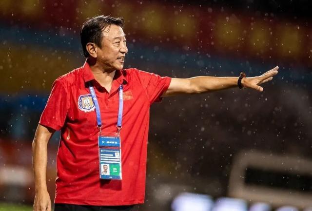 必一运动app登录入口-中甲辽宁队主帅染红后掌掴裁判 退场时晕倒在地