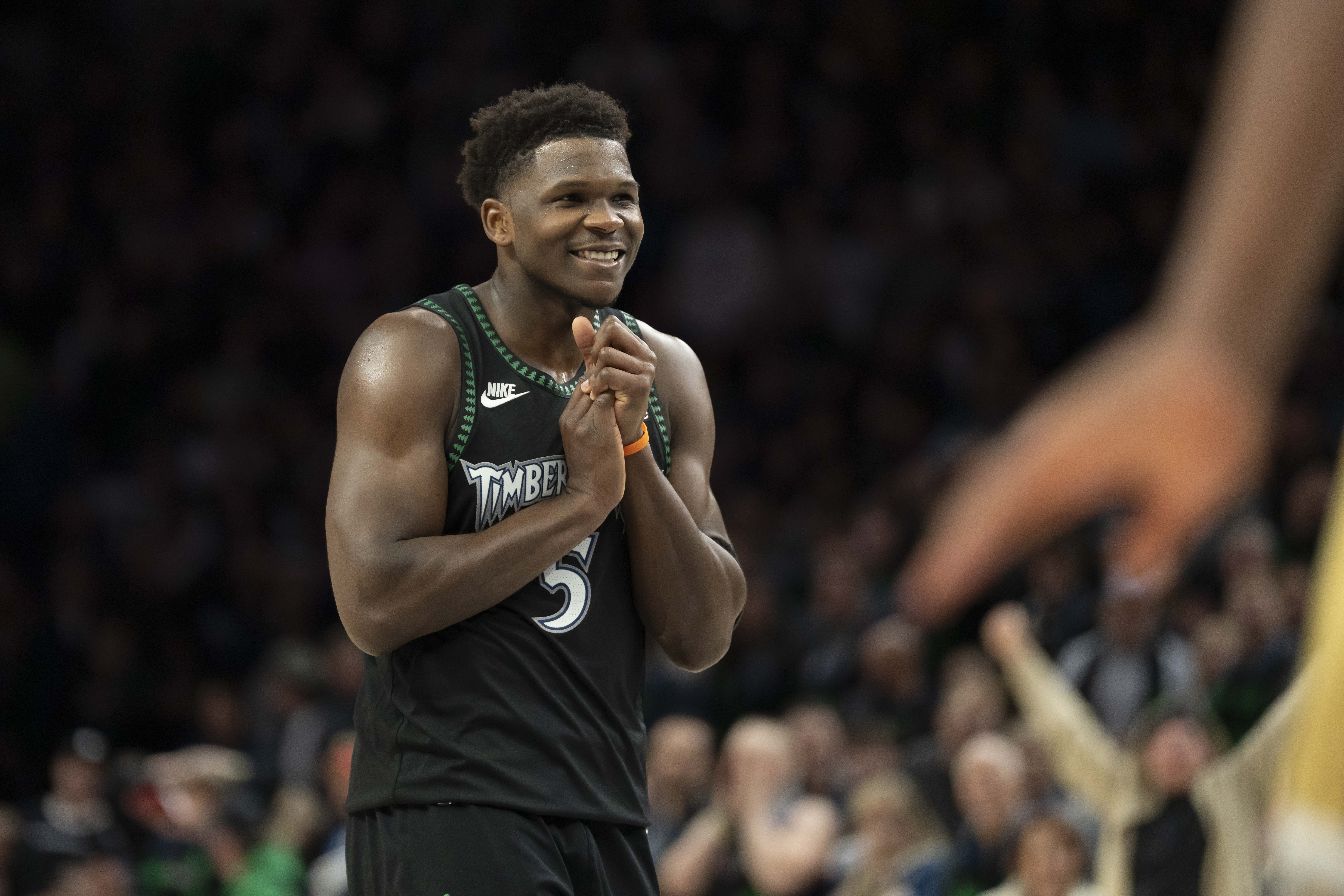 必一运动官网app-爱德华兹：我正处于生涯最快乐的时光 感觉到我们越来越团结